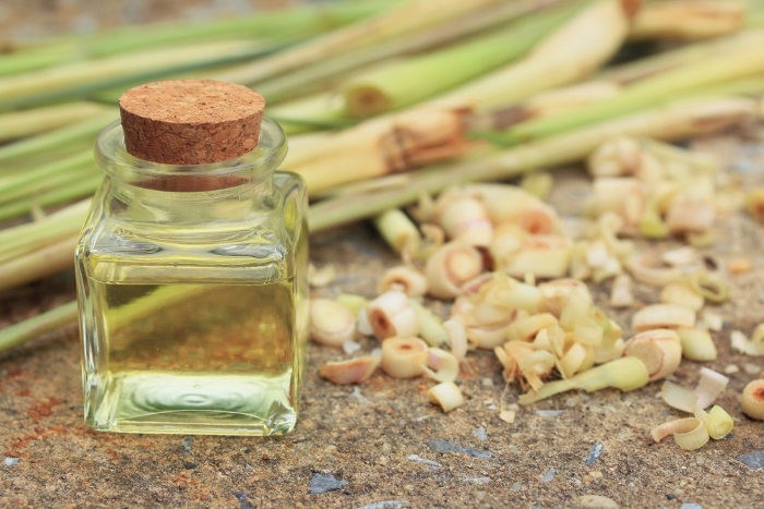 how to use lemongrass oil for acne prone skin